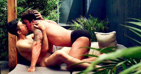 American well-built Dakota Payne and oriental husky guy Tyler Wu have a hot sex outside