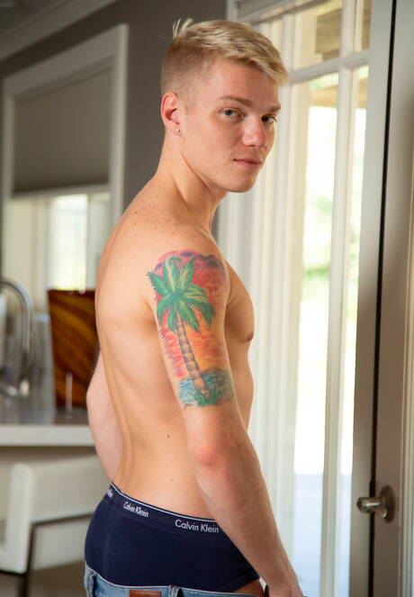 Zwei amerikanische Jungs, der hübsche Hayden Brier und der heiße Twink Kyle Brant haben eine heiße Paarszene