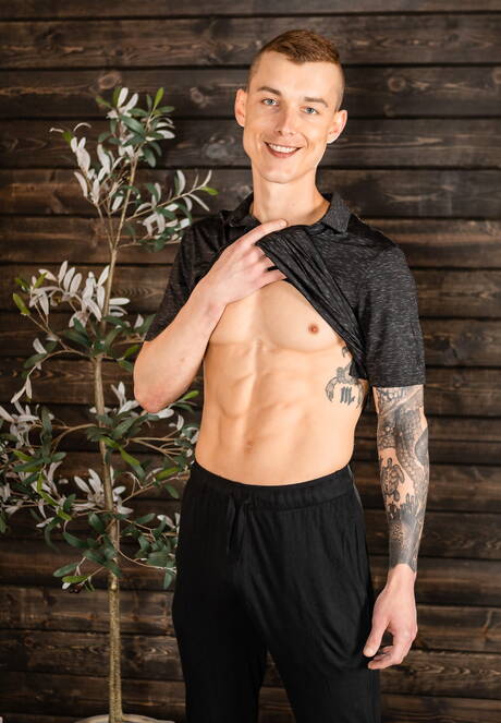 Gorący amerykańscy faceci pieprzą Axela Kane