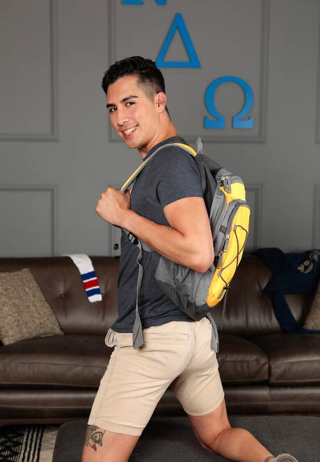 Francuski muskularny Chris Damned i amerykański piękny chłopak Kian Kane ruchają się po ssaniu kutasa