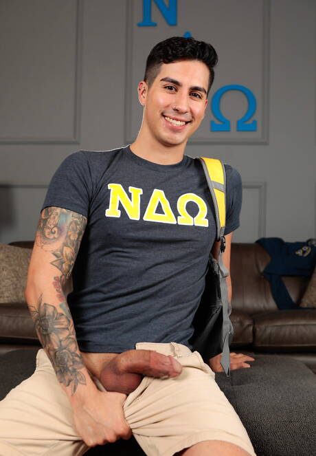 Next Door Studios: Der kräftige Franzose Chris Damned und der schöne Amerikaner Kian Kane ficken nach dem Schwanzlutschen