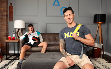 Le costaud français Chris Damned et le beau garçon américain Kian Kane baisent après avoir sucé une bite