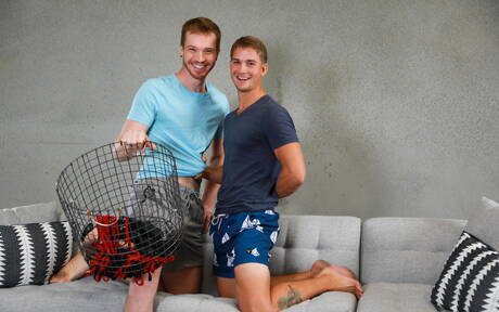 Heiße amerikanische Jungs, der junge Dacotah Red und der muskulöse Brandon Anderson lutschen und vögeln sich gegenseitig