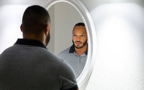 Zwei amerikanische Jungs, der Muskelprotz Nic Sahara und der kräftige Dillon Diaz, haben interracial Analsex