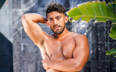 Die versauten Kumpels Dillon Diaz, Devin Trez und Zeno Rey bei einem Dreier-Fick am Pool