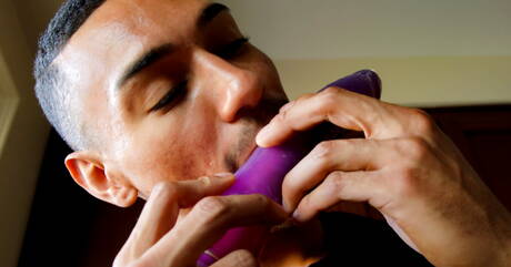 Dwóch amerykańskich facetów, młody facet Zion Nicholas i muskularny Michael Jackman obciągają i ruchają się nawzajem