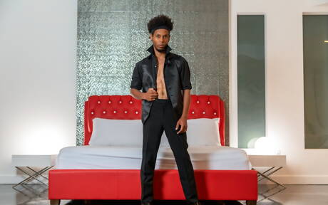 Der schwarze Muskelprotz Deangelo Jackson und Koji Xander haben harten Analsex