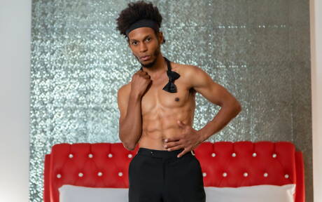 Der schwarze Muskelprotz Deangelo Jackson und Koji Xander haben harten Analsex