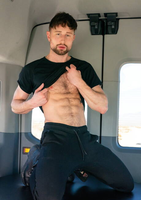 Der amerikanische Muskelprotz Brian Bonds und der englische Otter Drew Dixon beim Fisting