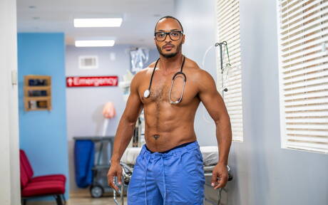 Knappe Amerikaanse jongens, goed gebouwde Dillon Diaz en superstud Jake Waters in fisting