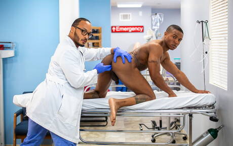 Knappe Amerikaanse jongens, goed gebouwde Dillon Diaz en superstud Jake Waters in fisting