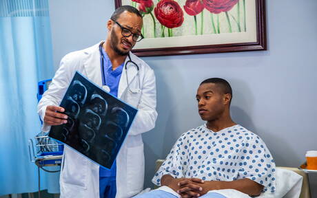 Knappe Amerikaanse jongens, goed gebouwde Dillon Diaz en superstud Jake Waters in fisting