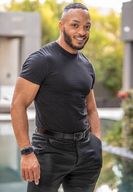 美國硬漢狄龍·迪亞茲和男同志熊瑞奇·拉金在泳池裡口交