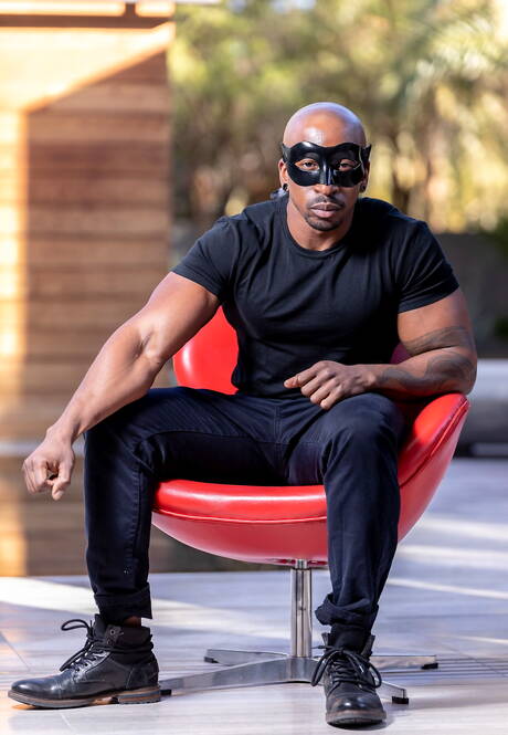 Two american dudes bull Max Konnor and young boy Derek Cline have a good anal sex outdoor