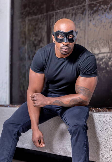 Two american dudes bull Max Konnor and young boy Derek Cline have a good anal sex outdoor