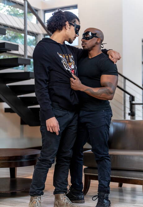 Two american dudes bull Max Konnor and young boy Derek Cline have a good anal sex outdoor