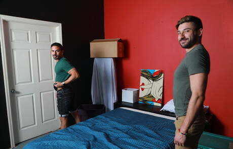 Latino-Superhengst Cesar Rossi und der amerikanische Hengst Scott Demarco haben heißen Sex