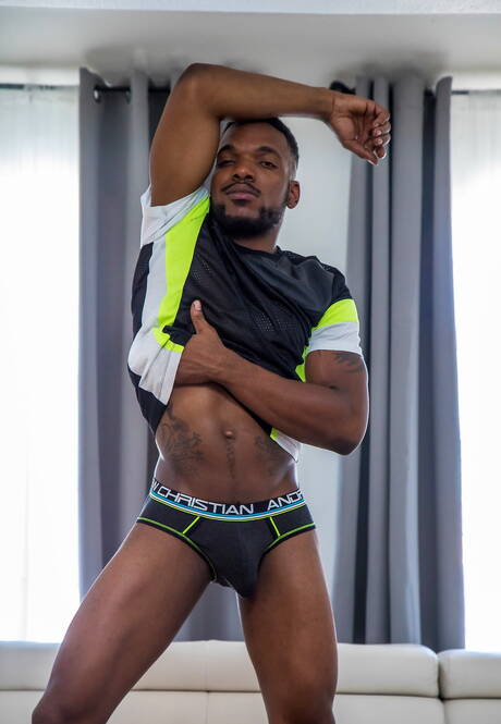 Noir Male: Hot buddies Armond Rizzo, Aaron Reese and Mr. Cali in threesome fuck scene