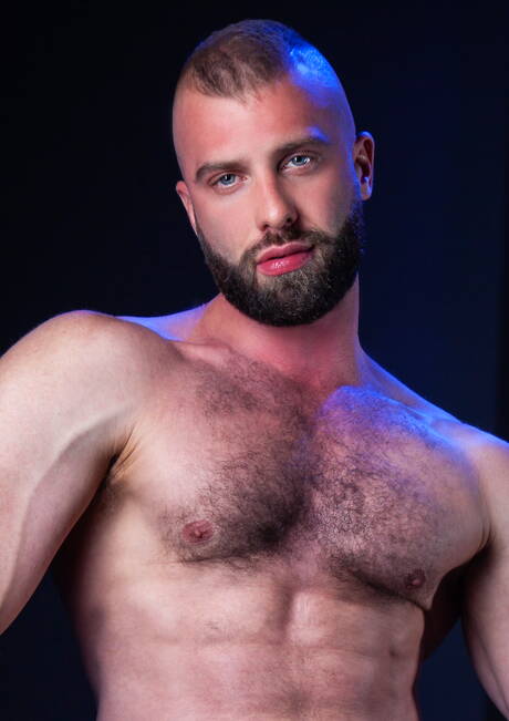 Ropetrainkeep and american hairy bear Donnie Argento do a handjob