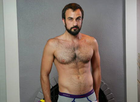 Dos americanos musculosos, Brian Bonds y Mason Lear, en una escena de mamadas.