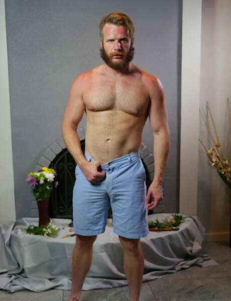 Dos americanos musculosos, Brian Bonds y Mason Lear, en una escena de mamadas.