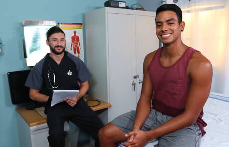 Die sexy Amerikaner Scott Demarco und Jay Seabrook ficken sich gegenseitig beim Fisting