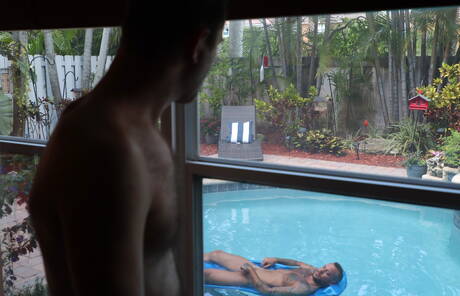 兩個美國帥哥，強壯的公牛 Sean Duran 和水獺 Chandler Scott 在泳池裡吸吮後操屁股