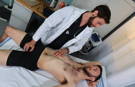 El guapo Eddie Danger y el cachondo Izzy Danger tienen un buen sexo con fisting