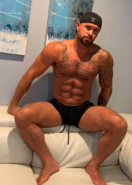 Gorące Amerykanki, umięśniony Damian Taylor i ogier Michael Roman ruchają się w dupę po ssaniu kutasa