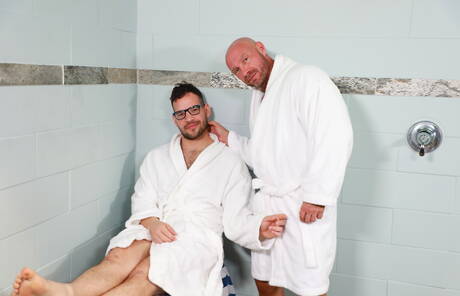 American stars bear Killian Knox and otter Angel Ventura in hot homosexual action