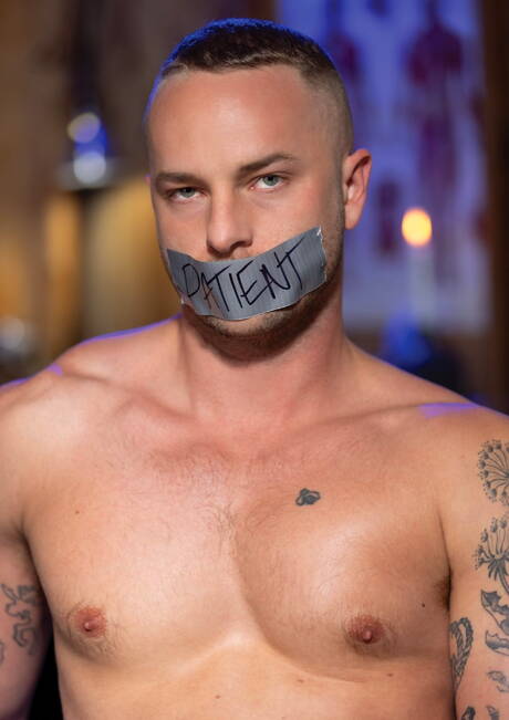 Il bel fusto francese Chris Damned e Bryce Hart si godono un bel sesso orale