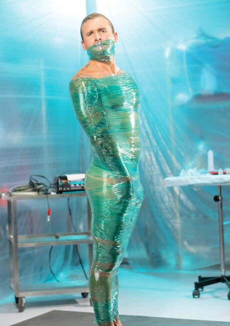 Les garçons excités Dillon Diaz, Alpha Wolfe et Isaac X se sucent et se baisent