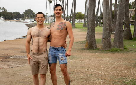 Os lindos atores pornôs americanos Kian Kane e Andrew Miller transaram na piscina