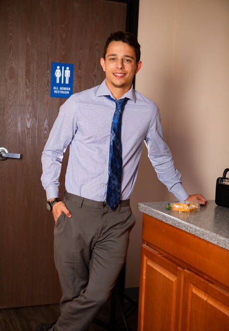 Next Door Studios: Nice american boys pretty boy Kian Kane and twink Kyle Wyncrest sucking and screwing each other