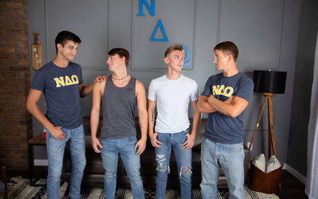 Elliot, Brandon, Carter, Masyn Thorne in einer Gangbang-Szene