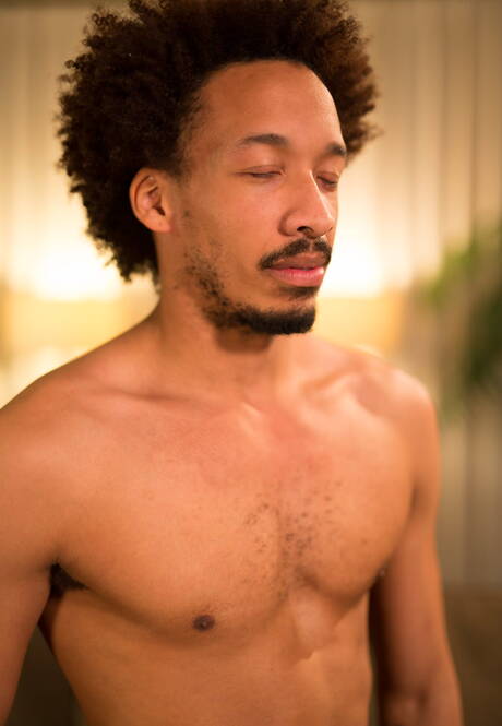 Ebony beefy August Alexander and well-built Tommy Bluezz have a good anal sex