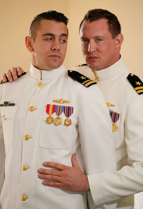 セクシーなアメリカ人、たくましい男ダンテ・コレとたくましい体格のピアス・パリがアナルを掘る