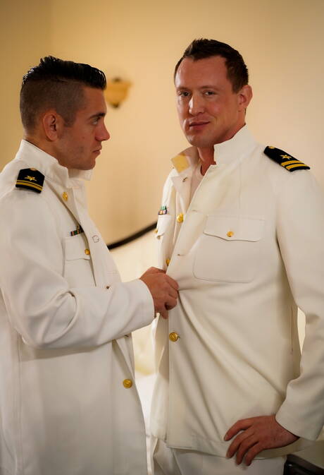 セクシーなアメリカ人、たくましい男ダンテ・コレとたくましい体格のピアス・パリがアナルを掘る