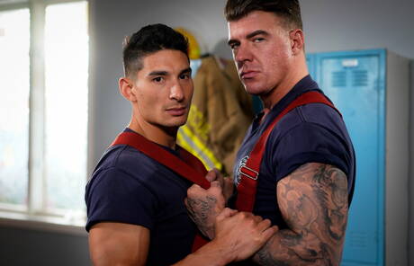 Two american boys husky guy Jj Knight and stud Jim Fit have a hot couple scene