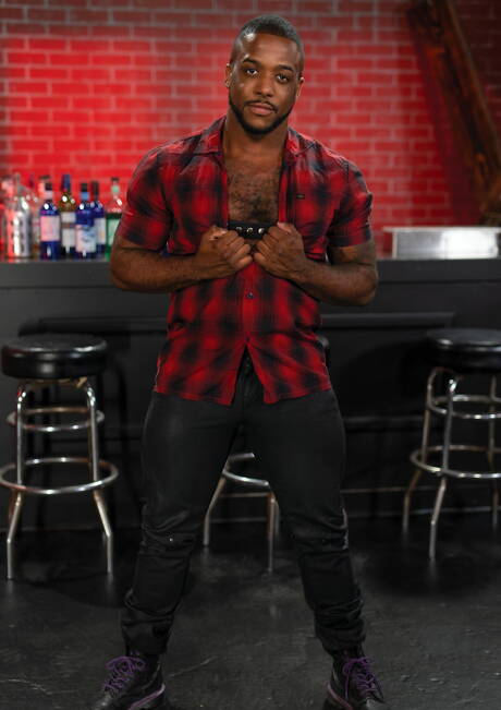 淫蕩男孩傑克亨特 (Jack Hunter)、雷克斯懷爾德 (Wrex Wylde) 和邁卡馬丁內斯 (Micah Martinez) 進行熱辣跨種族三人肛交拳交