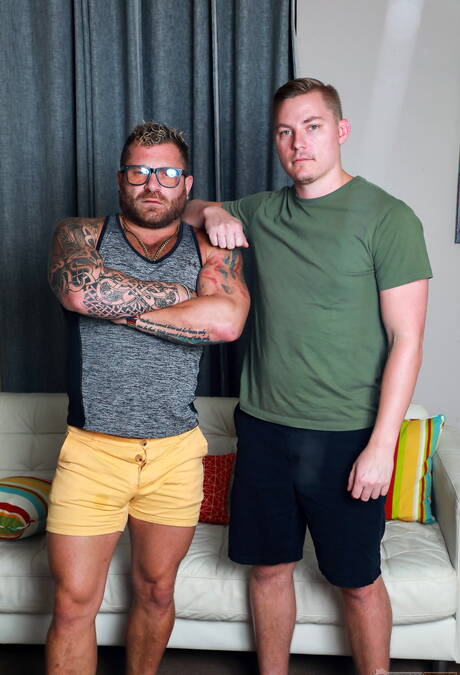 Der amerikanische Bär Riley Mitchel und der harte Kerl Bryce Kent haben eine heiße Paarszene