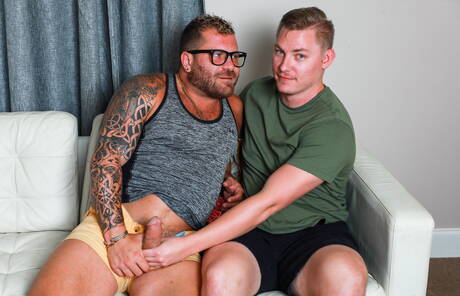 Der amerikanische Bär Riley Mitchel und der harte Kerl Bryce Kent haben eine heiße Paarszene