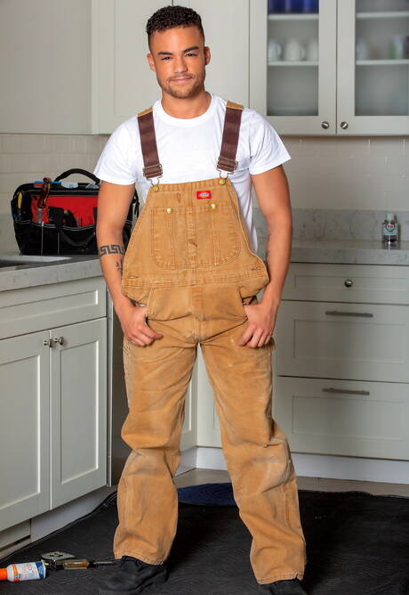 Amerykańska muskularna piękność Beaux Banks i Dan Saxon uprawiali seks w kuchni