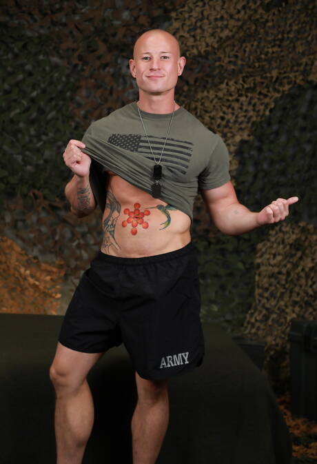 I sexy Brandon Anderson, Niko Carr e Hugo Santana in un bollente sesso a tre con sesso anale