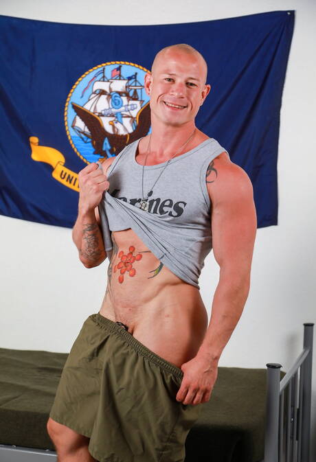 Active Duty: American bodybuilder Niko Carr and  Tyler James in hot homosexual scene