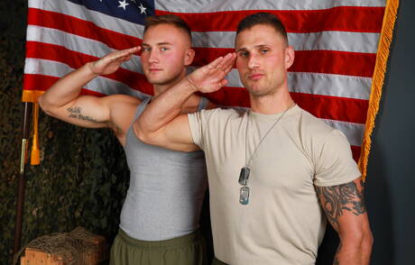 De knappe Daniel Evans en de sensuele Blain Oconnor zuigen en neuken elkaar