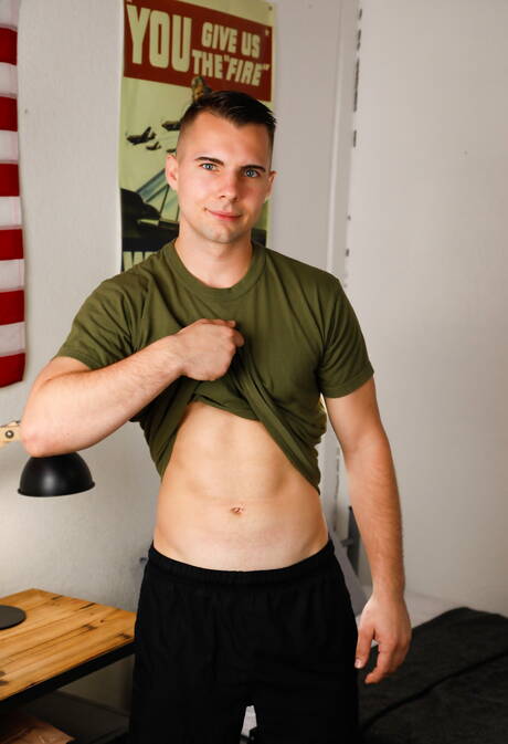 Merrill Patterson en de goed gebouwde Amerikaanse David Skylar neuken na een pijpbeurt