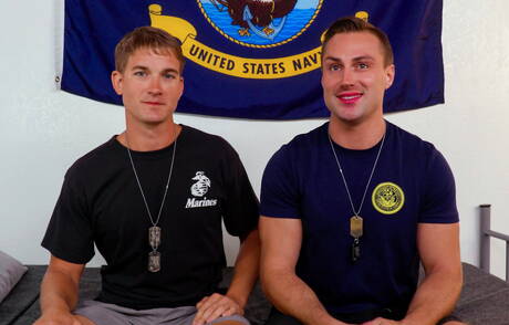 Dois caras americanos musculosos, Brandon Anderson e Damien White, fazem sexo anal ao ar livre