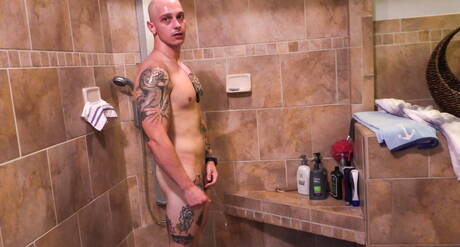 ブル・カラムがお風呂でオナニー