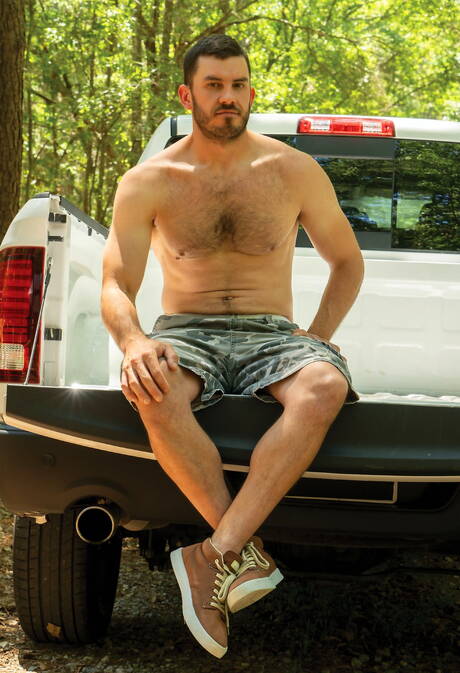 Vander Pulaski i amerykański siłacz Johnny Rapid ruchają się w dupę po obciąganiu na zewnątrz